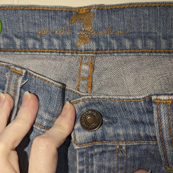 Sz. 26 --- 7 for all mankind light wash, bootcut jeans w/sqiggle pockets - Picture 4 of 16